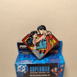 Superman & Lois Lane Y698 Enamel Pin Common FigPin Mini Official Badge